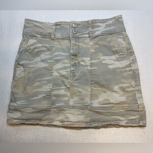 Express High Rise Camo Mini Skirt Stretch Size 8 Neutral Utility Y2K